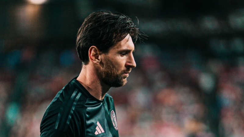 Esta vez no, Leo: Messi la "picó" al lanzar un penal y se lo atajaron